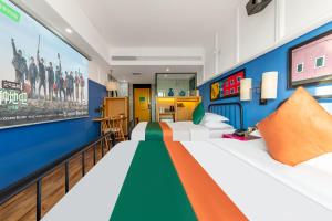 Postel nebo postele na pokoji v ubytování Happy Inn-Xinzheng International Airport Branch喜鹊愉家连锁酒店-机场店