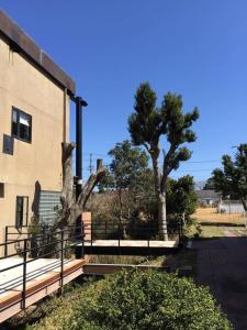 El edificio en el que está la casa vacacional
