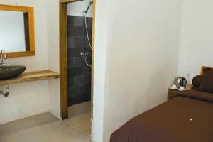 Koupelna v ubytování Zavana House