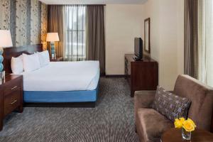 Postel nebo postele na pokoji v ubytování Hyatt Regency Buffalo