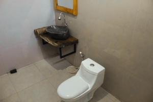Koupelna v ubytování Zavana House