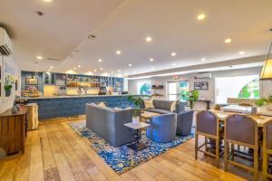 The Lodge at Healdsburg, Tapestry Collection by Hilton的休息区