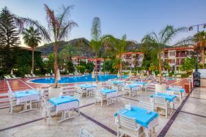Bazén v ubytování Alize Hotel Oludeniz - All Inclusive nebo v jeho okolí