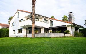 Κήπος έξω από το Luxury in the center of Asturias