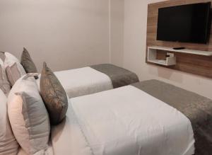 Postel nebo postele na pokoji v ubytování Residenza Adhikrishna Arcade