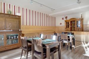 Φωτογραφία από το άλμπουμ του Gästehaus Krone σε Langenschiltach +243 φωτογραφίες