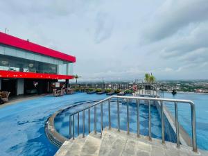 Πισίνα στο ή κοντά στο I Lux Hotel Jogja