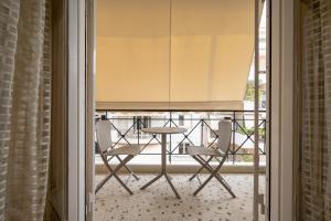 Un balcón o terraza de Piraiki Sea View Apt, 2bdrms, 4 pers by MPS