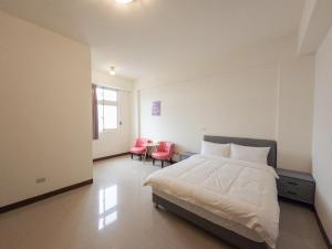 A bed or beds in a room at Yearning Homestay