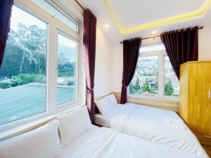 Postel nebo postele na pokoji v ubytování Hoa Chuông Villa Đà Lạt