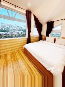 Postel nebo postele na pokoji v ubytování Hoa Chuông Villa Đà Lạt