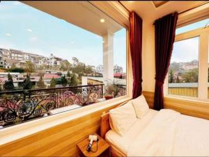 Nespecifikovaný výhled na hory nebo výhled na hory při pohledu z hotelu