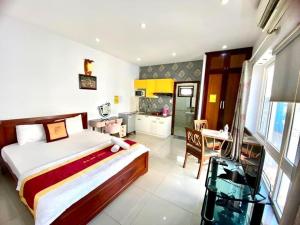 Kuchyň nebo kuchyňský kout v ubytování Đức Anh HoTel Vũng Tàu