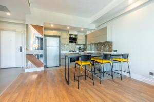 Fotografie z fotogalerie ubytování Maxi Sirius Town 1-Bed Free Pool, Spa, Fast WİFİ Fitness & Beach Access v destinaci Aksu