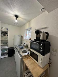 Η κουζίνα ή μικρή κουζίνα στο À deux pas