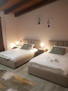 Postel nebo postele na pokoji v ubytování Endrit Accommodation