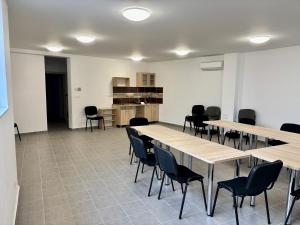 Kuchyňa alebo kuchynka v ubytovaní Hérics Apartman