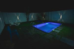 Bazén v ubytování Auro Wellness Castle nebo v jeho okolí