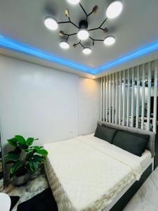 Ένα ή περισσότερα κρεβάτια σε δωμάτιο στο Calm Nest Nearcation by MK HOMES