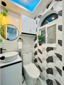 Ένα μπάνιο στο Calm Nest Nearcation by MK HOMES