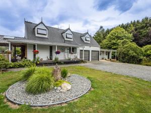 Taman di luar Maungatapu Studio 2 - Ohakune Holiday Home