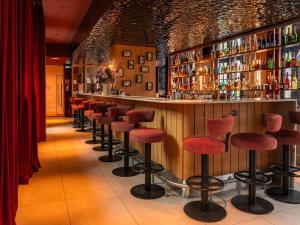 Hol lub bar w obiekcie Domaine de la Reine Margot Paris-Issy - MGallery Collection