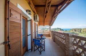 Balkón nebo terasa v ubytování Aeolos Zante Villas - Zefyros Maisonette, with shared heated pool