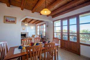 Fotografie z fotogalerie ubytování Aeolos Zante Villas - Zefyros Maisonette, with shared heated pool v destinaci Vasilikos
