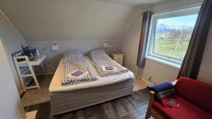 เตียงในห้องที่ 1 Room in The Yellow House, close to Airport & Lofoten