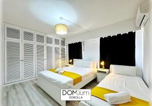 A bed or beds in a room at DOMuum Holidays - SOROLLA