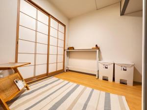 home story in Tokyo Okubo 東京屋語 in 新大久保 新宿房間的床