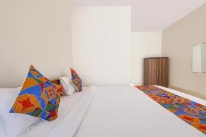 Postel nebo postele na pokoji v ubytování FabExpress Horizon Hideaway - Nr Anjuna Beach