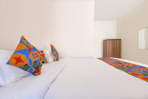 Postel nebo postele na pokoji v ubytování FabExpress Horizon Hideaway - Nr Anjuna Beach