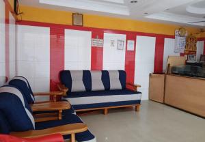 a waiting room with two chairs and a couch at S M Residency in Mayiladuthurai