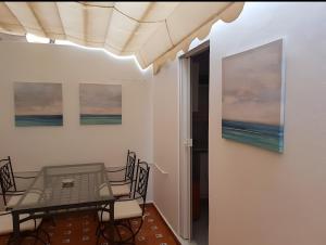 1 Linea Playa , 3 Dorm Islantilla的休息区