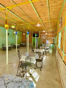 Restaurace v ubytování Hôtel Khalwa