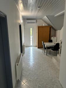 a hallway with a table and chairs in a room at Lunczer Vendégház in Kőröshegy