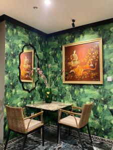 Charmpearl Hotel & Suites的休息区