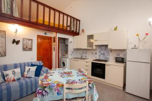 a kitchen with a couch and a table in a room at Fiori Bilo in San Teodoro