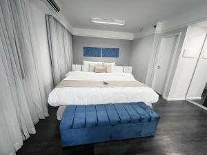Rúm í herbergi á Flat Hotel Moema Ibirapuera