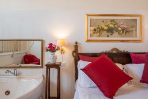 A bed or beds in a room at Corte Cristina & Suites