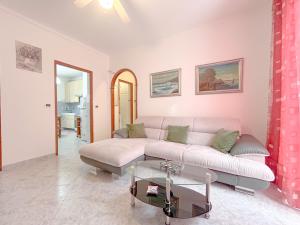 Χώρος καθιστικού στο Ikea e Metro 7 min - Appartamento Con Free Wifi