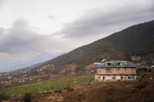 a house on top of a hill in a valley at Paarli Dhara capsules in Bīr