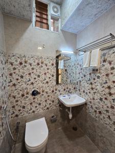 Ένα μπάνιο στο Hotel Itagi Square Vijapura