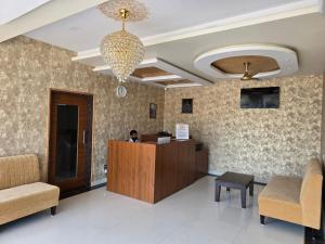 Posezení v ubytování Hotel Itagi Square Vijapura