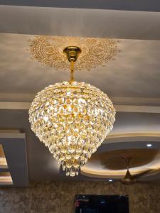 Μια τηλεόραση ή/και κέντρο ψυχαγωγίας στο Hotel Itagi Square Vijapura