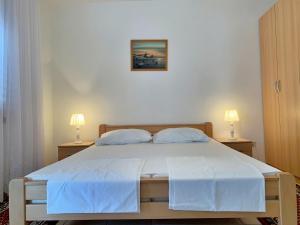 Postel nebo postele na pokoji v ubytování Apartments Volaric