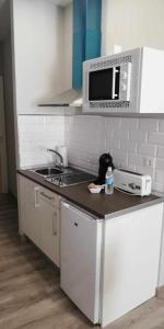 Kuchyňa alebo kuchynka v ubytovaní Apartamentos Harmonia