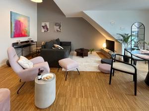 Χώρος καθιστικού στο neues modernes Dachgeschossloft nähe Zentrum Uni Messe