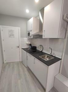 Kuchyňa alebo kuchynka v ubytovaní Apartamentos Harmonia